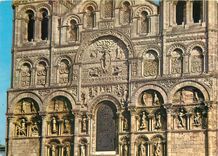 CPM Angouleme (Charente) La Cathedrale St Pierre (XIIe s) La Facade style poitevin grande