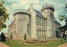 CPM Chateau en Sites des Charentes l'hotel de ville d'Angouleme