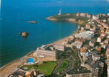 CPM Biarritz Cote Basque L'Hotel du Palais et le Phare 