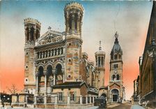 CPM Lyon Facade de la Basilique de Notre Dame de Fourviere 