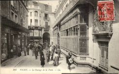 Vichy-Le passage de la Porte-CPA