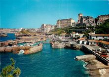 CPM Biarritz Basses Pyrenees Le port des Pecheurs l'eglise Sainte Eugenie et l'Atalaye 