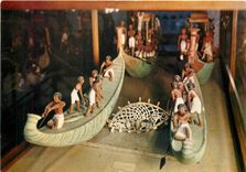 CPM La Musee Egyptien Cairo Barques de pecheurs tirant un filet avec des poissons du Nii 2060 av Chr