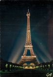 CPM Paris La Tour Eiffel illuminee 