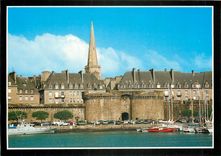 CPM St Malo Cite Corsaire Les Remparts son clocher sa grande Porte et son bassin Vauban 