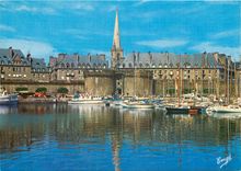 CPM Saint Malo Cite Corsaire La Grand Porte le port des Yachts Les Remparts 