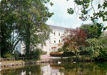 CPM Hotel des Thermes de St Amand les Eaux Nord Vue sur l'Etang aux Cygues 