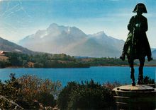 CPM Route Napoleon Laffrey Le Monument de Napoleon le lac et au fond l'Obiou 