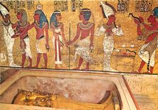 CPM Luxor Vallee des Rois Momie de Tout Ankh Amon dans le cercueil d'or 