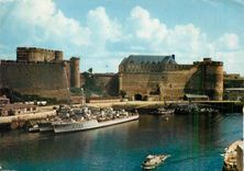 CPM Brest Le vieux Chateau du XV Bateau