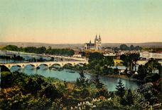 CPM Tours (I et V) Vue generale sur la Loire et la Ville