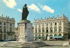 CPM Nancy (Meurthe et Moselle) La place Stanislas et la Statue de Stanislas Leczinsky