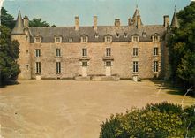 CPM Chateau de Bienassis en Erquy (C du N) La cour d'honneur
