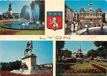 CPM Lyon (Rhone) Place Carnot Place des Terreaux et l'Hotel de Ville