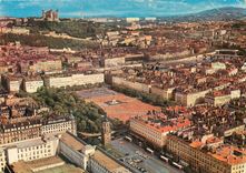 CPM Lyon (Rhone) vue aerienne place Antonin Poncet et Bellecour la Saone et la colline de Fourviere