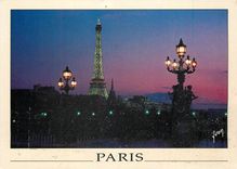 CPM Paris la nuit La Tour Eiffel 