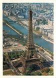 CPM En Survolant Paris La tour Eiffel et la Seine 