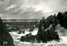 CPM Pointe du Raz Finistere Le Moine Couche au fond la Baie des Trepasses 
