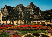 CPM Cabourg Calvados La Plage de fleurs le Normandie Hotel et les Jardins 