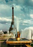 CPM Paris La Tour Eiffel et Jardin du Palais de Chaillot 