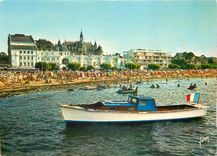 CPM Bassin d'Arcachon Gironde Le Casino et sa Plage vus de la Mer 