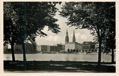 CPM Hamburg Blick von der Lombardsbrucke auf Binnenalster Jungernstleg und St Nicolaikirche 