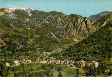 CPM Valls d Andorra Les Escaldes Vue generale de la Ville aux pieds des Montagnes 