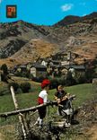 CPM Valls d Andorra Vue generale Enfants Folklore