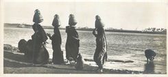 CPA Egypte Femmes Indigenes poiteuses d eau du Nil