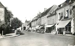 CPM La Roche Posay kes Bains Vienne La Grande Rue
