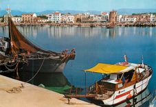 CPM Cambrils (tarragona) port et vue partielle Bateaux