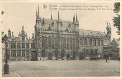 CPM Bruges La Justice de Paix de l Hotel de Ville et la Basilique d St Sang 