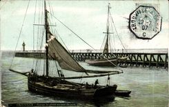 Trouville CPA Boat of outgoing sin of the port Boat ship