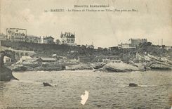 CPA Biarritz instantane Biarritz le plateua de l'atalaye et ses villas (Vue prise en mer)