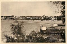 CPA Saint-Jean-de-Luz (B P) Une echappee sur la Plage