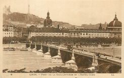 CPA Lyon pont de la guillottiere et l'hotel Dieu