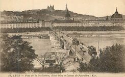 CPA Lyon pont de la guillotiere hotel Dieu et coteau de fourviere Tramway