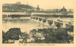 CPA Lyon Pont de la Guillotiere et l'hotel Dieu