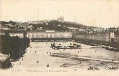 CPA Lyon place bellecour vue d'ensemble