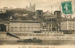 CPA Lyon abside de la cathedrale et fourviere Bateau