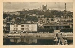 CPA Lyon cathedrale saint jean et colline de fourviere