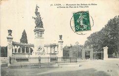 CPA Lyon Monument des Enfants du Rhone et Entree du Parc de la Tete d'Or