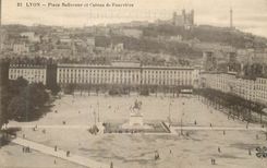 CPA Lyon Place Bellecour et Coteau de Fourviere