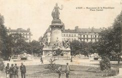 CPA Lyon Monument de la Republique Place Carnot