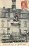 CPA Les Andelys Hotel de Ville et Monument Poussin