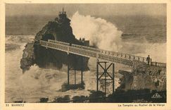 CPA Biarritz La tempete au rocher de la Vierge 