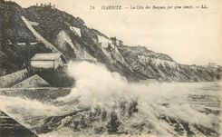 CPA Biarritz La Cote des Basques par gros temps 