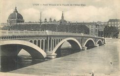 CPA Lyon Pont Wilson et la Facade de l Hotel Dieu 