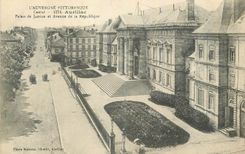 CPA Cantal Aurillac Palais de Justice et Avenue de la Republique 