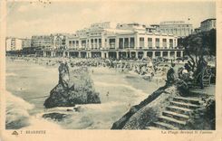 CPA Biarritz La Plage devant le Casino 